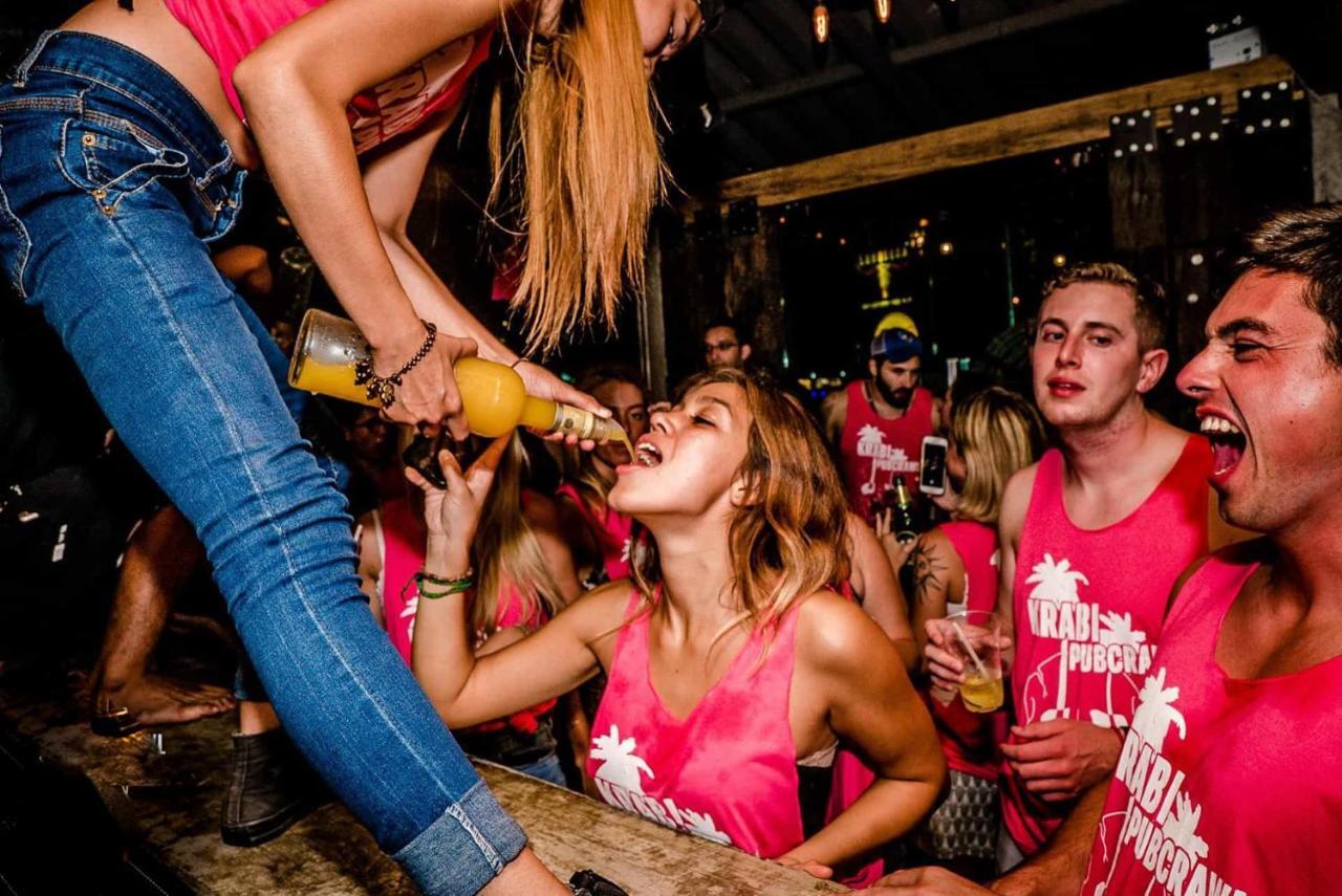 Slumber Party Hostel Phuket ภายนอก รูปภาพ
