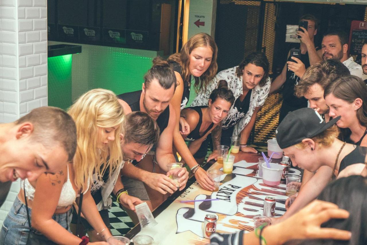 Slumber Party Hostel Phuket ภายนอก รูปภาพ