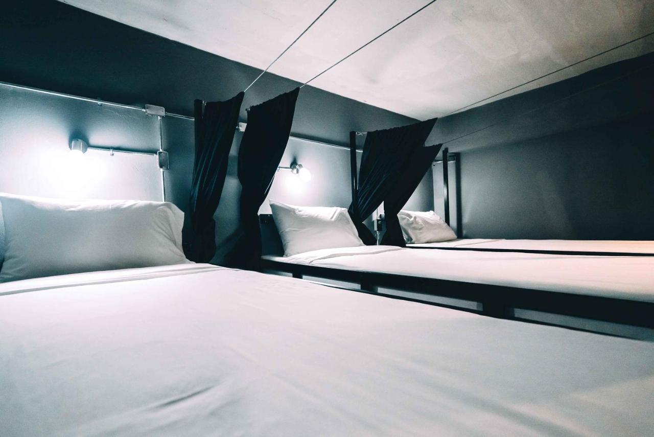 Slumber Party Hostel Phuket ภายนอก รูปภาพ