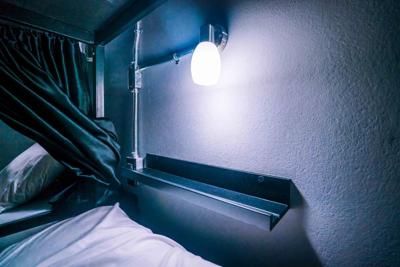 Slumber Party Hostel Phuket ภายนอก รูปภาพ