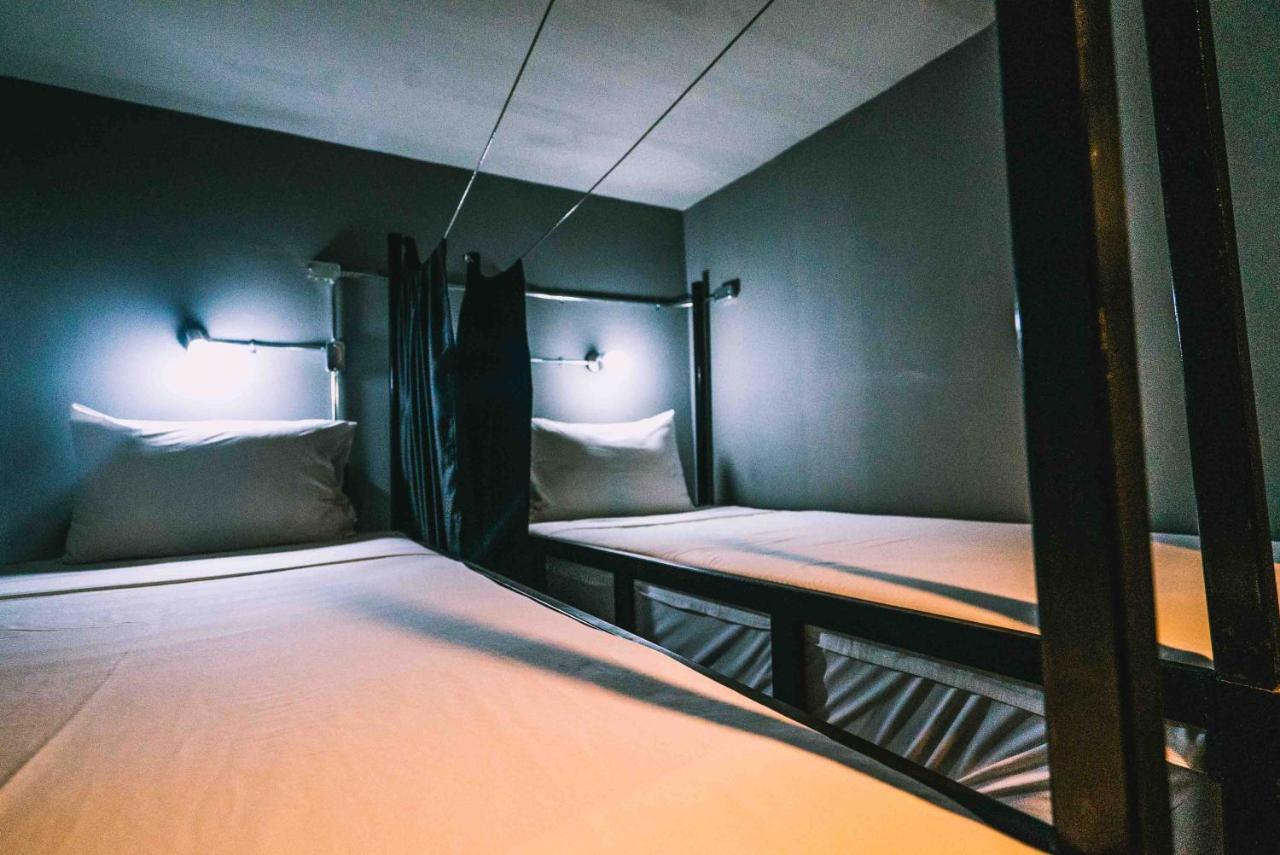 Slumber Party Hostel Phuket ภายนอก รูปภาพ