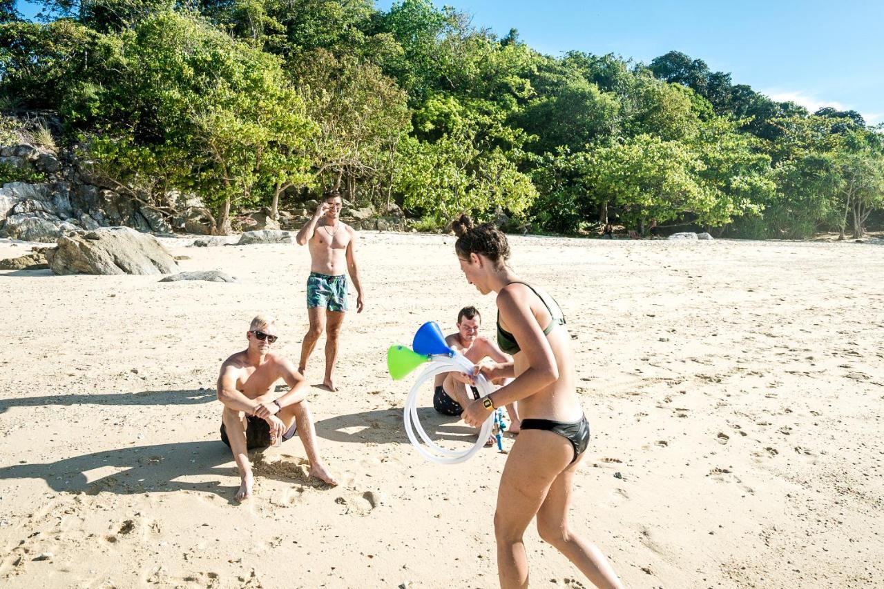 Slumber Party Hostel Phuket ภายนอก รูปภาพ