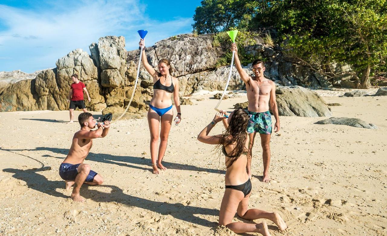 Slumber Party Hostel Phuket ภายนอก รูปภาพ